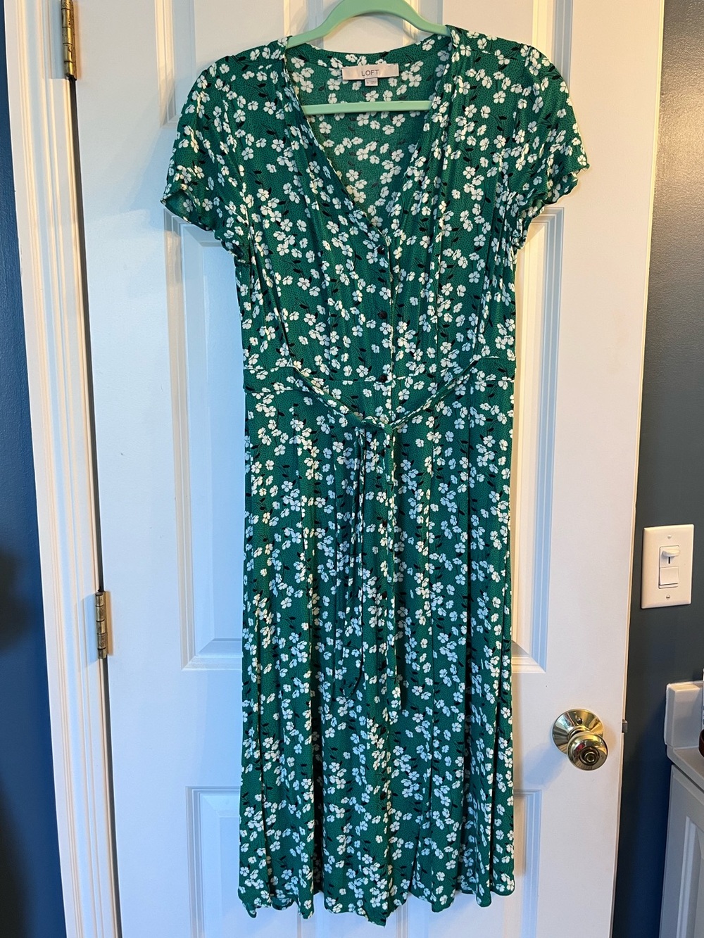Loft midi dress, button front with tie at waist, size 6